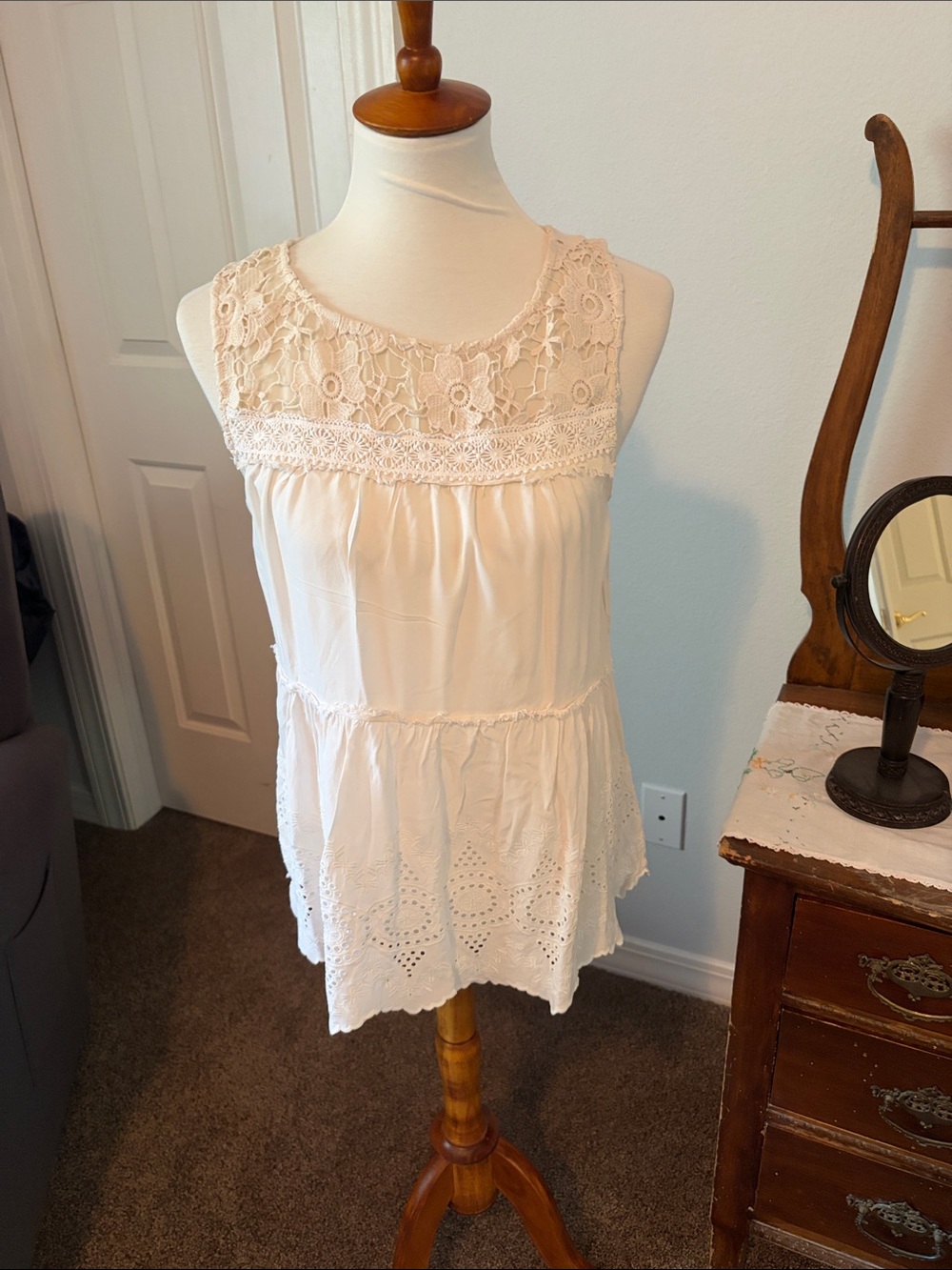 Knox Rose Cream Lace Yoke Sleeveless Top